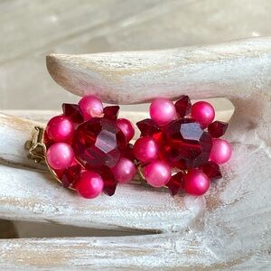 VTG Lisner Fuchsia Pink Bead Red AB Cluster Clip On Midcentury Earrings